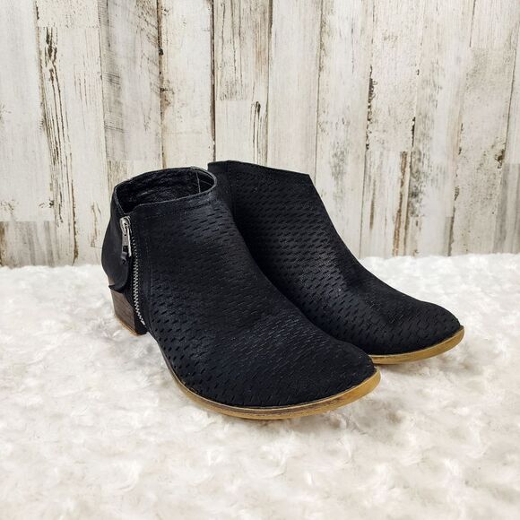 Lucky Brand Black Ankle Booties Size 9.5 - Picture 1 of 10
